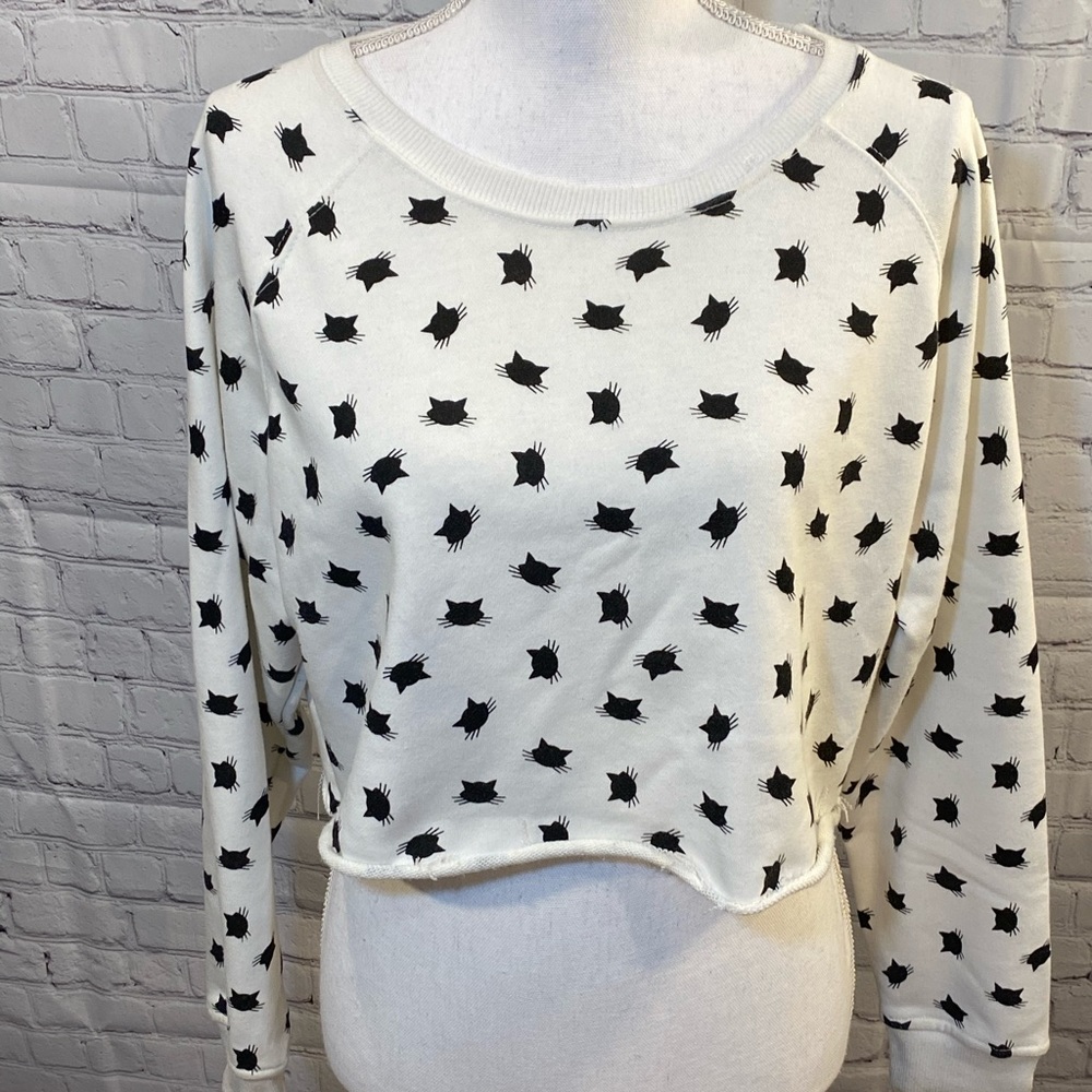 36 point 5 Cropped Black Cat Crewneck